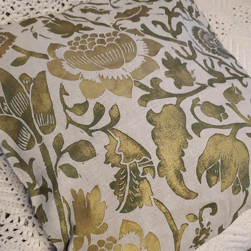 Pottery Barn Linen/Cotton Botanical Gold and Green Accent Sham.